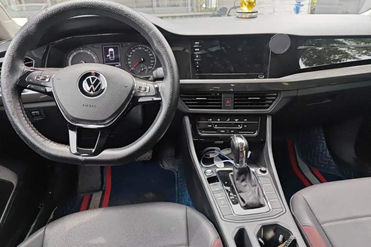 Used Volkswagen Bora 2021 1.5L Automatic Elite Smart Connect Edition Center Console
