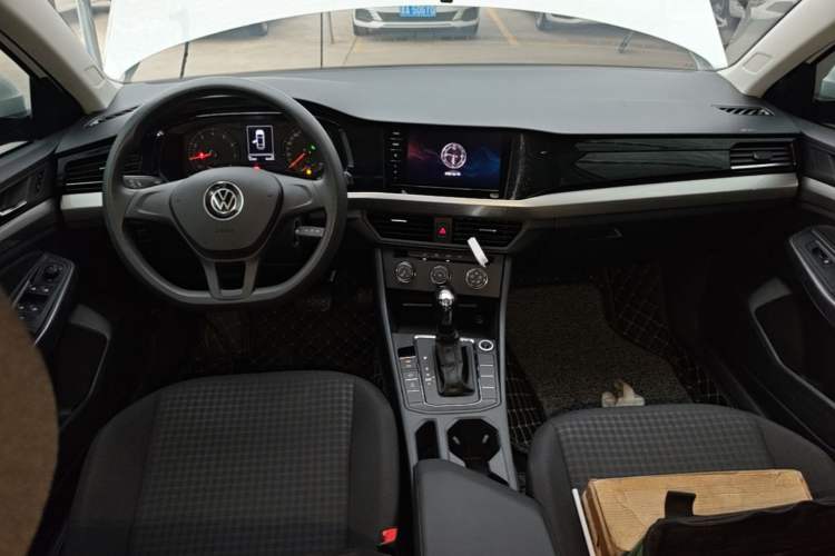 Used Volkswagen Bora 2021 1.5L Automatic Fashionable Smart Connectivity Version Center Console