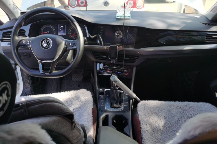Used Volkswagen Bora 2021 1.5L Automatic Elite Smart Connect Edition Center Console