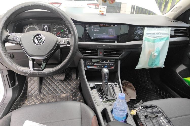Used Volkswagen Bora 2021 1.5L Automatic Elite Smart Connect Edition Center Console