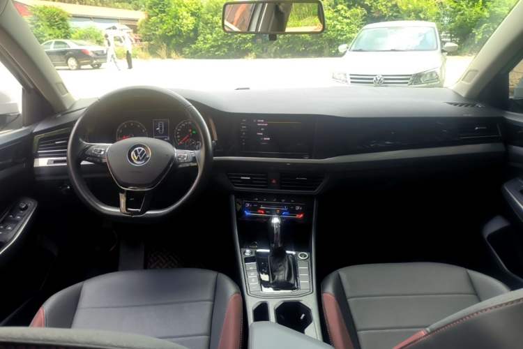 Used Volkswagen Bora 2021 280TSI DSG Elite Smart Connectivity Version Center Console
