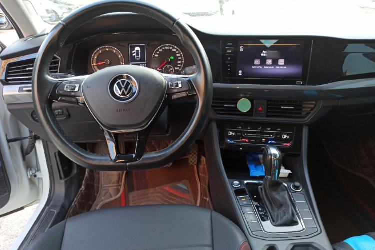 Used Volkswagen Bora 2021 1.5L Automatic Elite Smart Connect Edition Center Console