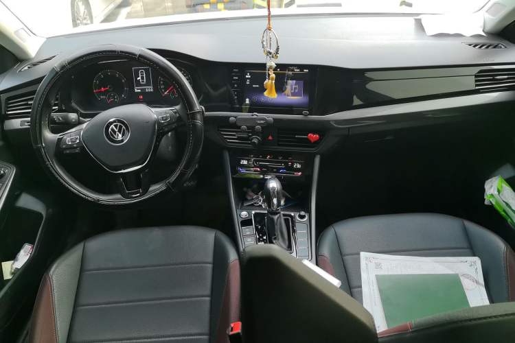 Used Volkswagen Bora 2021 1.5L Automatic Elite Smart Connect Edition Center Console
