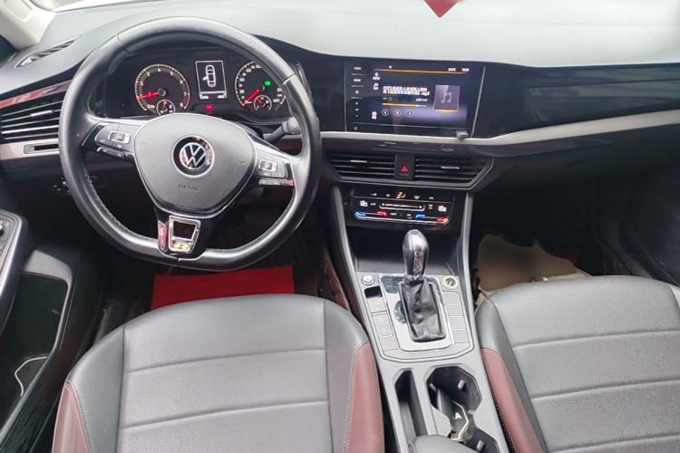 Used Volkswagen Bora 2021 1.5L Automatic Elite Smart Connect Edition Center Console