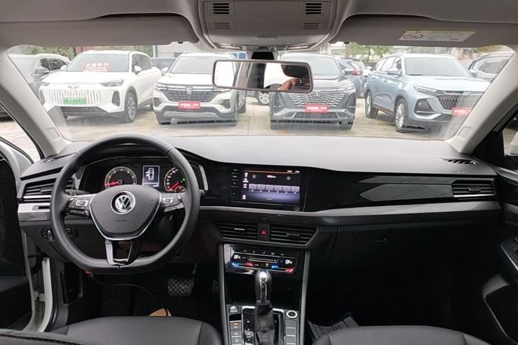 Used Volkswagen Bora 2021 1.5L Automatic Elite Smart Connect Edition Center Console