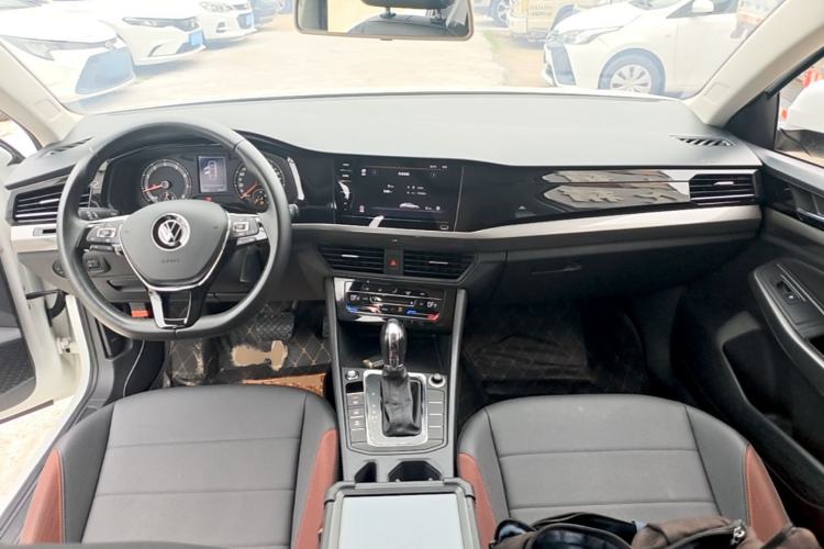 Used Volkswagen Bora 2021 1.5L Automatic Elite Smart Connect Edition Center Console