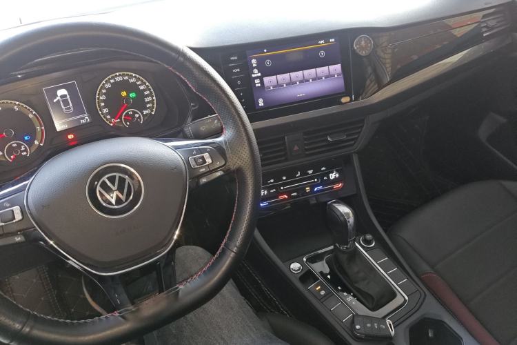 Used Volkswagen Bora 2021 1.5L Automatic Elite Smart Connect Edition Center Console