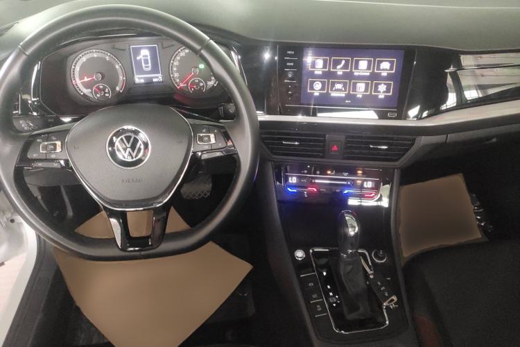 Used Volkswagen Bora 2021 1.5L Automatic Elite Smart Connect Edition Center Console