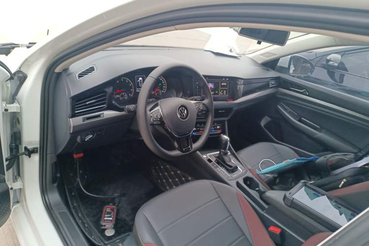 Used Volkswagen Bora 2021 1.5L Automatic Elite Smart Connect Edition Center Console