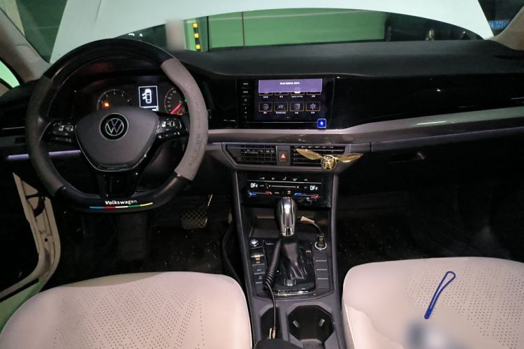 Used Volkswagen Bora 2021 1.5L Automatic Elite Smart Connect Edition Center Console