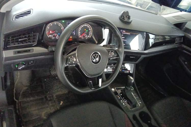 Used Volkswagen Bora 2021 1.5L Automatic Elite Smart Connect Edition Center Console