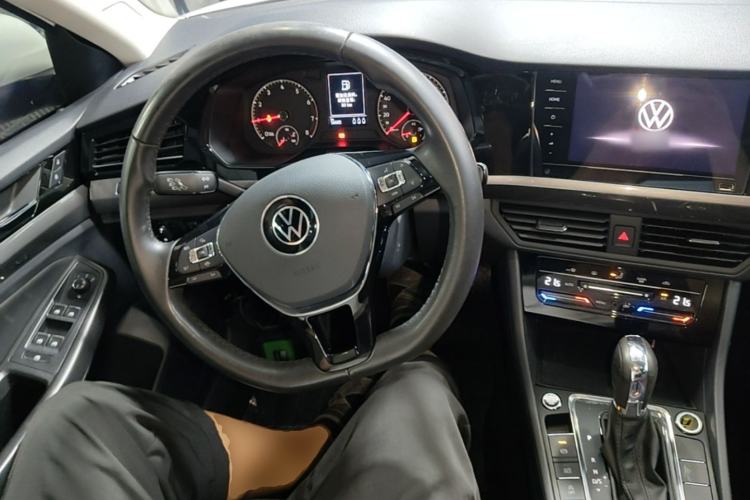 Used Volkswagen Bora 2021 1.5L Automatic Elite Smart Connect Edition Center Console