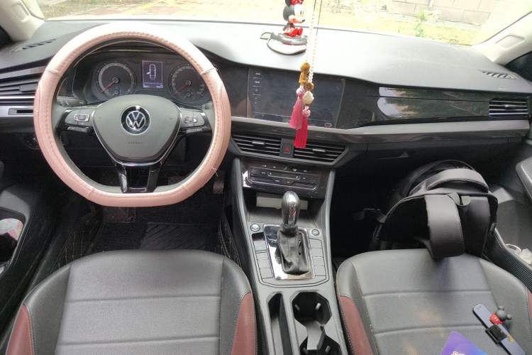 Used Volkswagen Bora 2021 1.5L Automatic Elite Smart Connect Edition Center Console