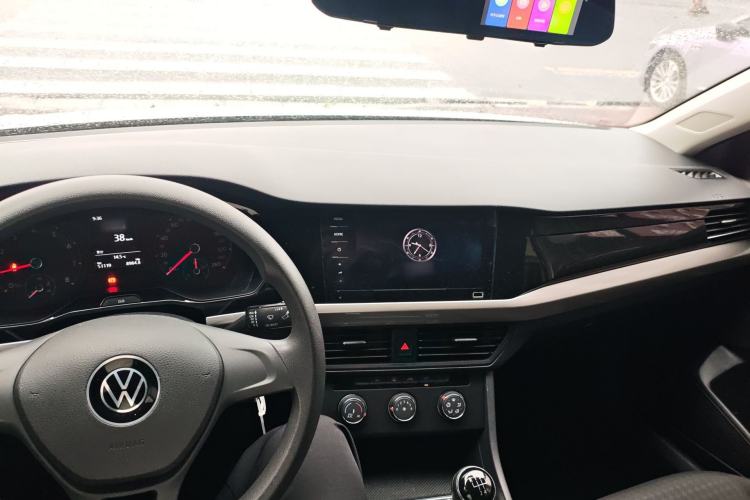 Used Volkswagen Bora 2021 1.5L Manual Fashion Smart Connect Edition Center Console