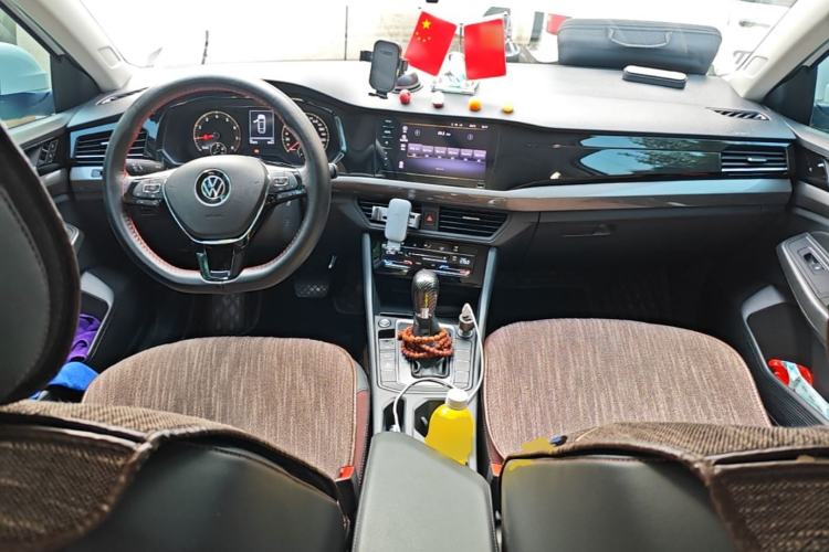 Used Volkswagen Bora 2021 1.5L Automatic Elite Smart Connect Edition Center Console