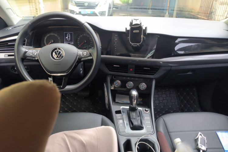 Used Volkswagen Bora 2021 1.5L Automatic Comfort Smart Connect Edition Center Console