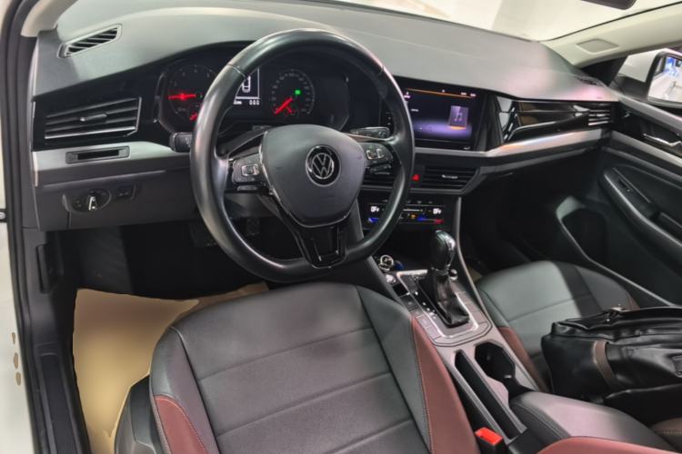 Used Volkswagen Bora 2021 1.5L Automatic Elite Smart Connect Edition Center Console