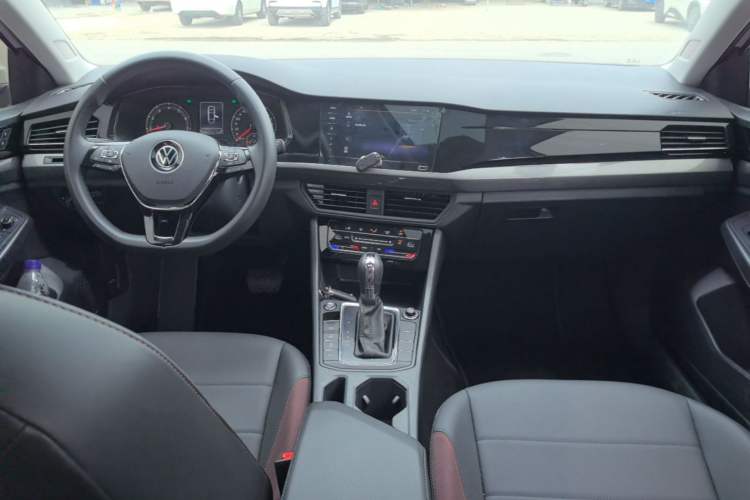 Used Volkswagen Bora 2021 280TSI DSG Elite Smart Connectivity Version Center Console