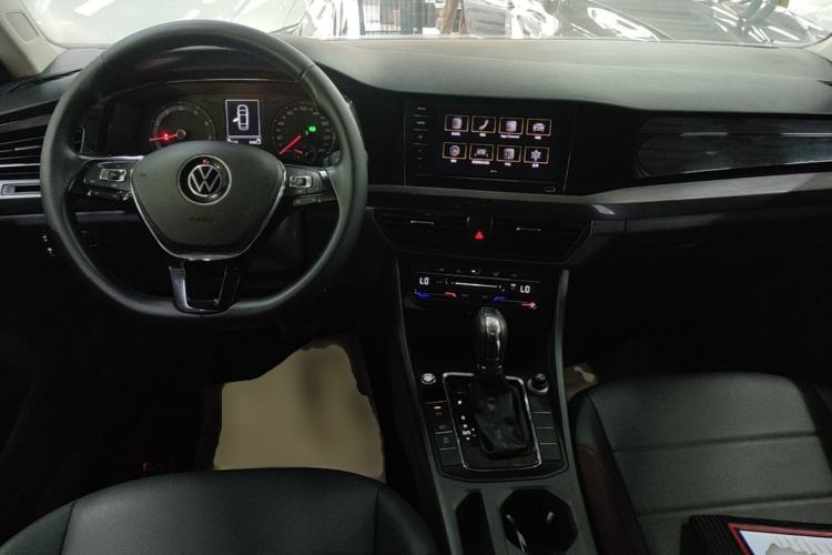 Used Volkswagen Bora 2021 1.5L Automatic Elite Smart Connect Edition Center Console