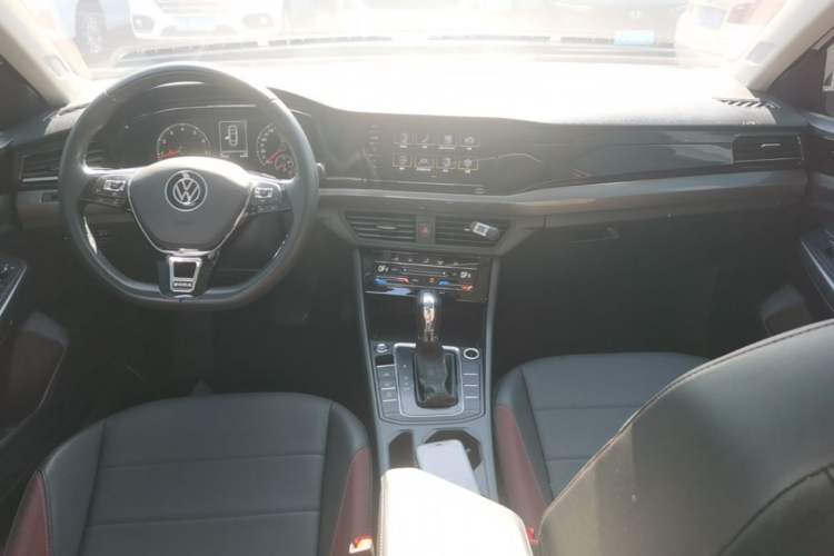 Used Volkswagen Bora 2021 1.5L Automatic Elite Smart Connect Edition Center Console