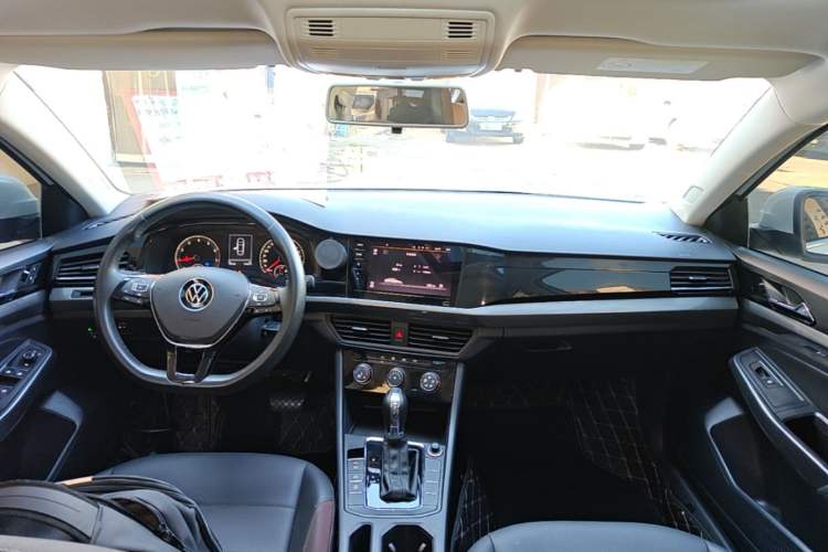 Used Volkswagen Bora 2021 1.5L Automatic Comfort Smart Connect Edition Center Console