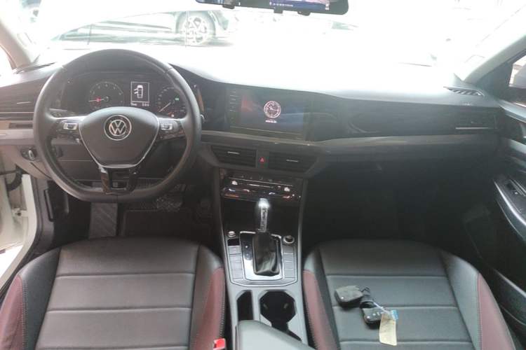 Used Volkswagen Bora 2021 1.5L Automatic Elite Smart Connect Edition Center Console