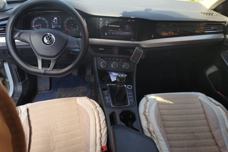 Used Volkswagen Bora 2021 1.5L Manual Fashion Smart Connect Edition Center Console