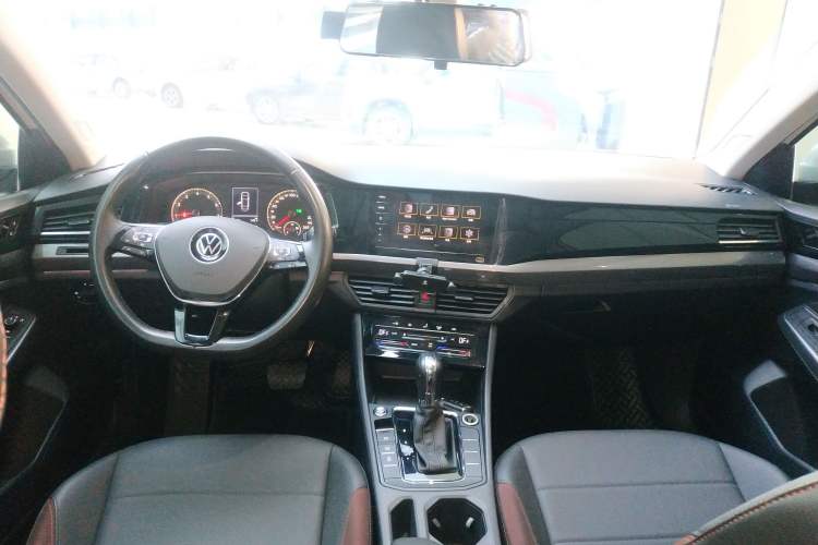 Used Volkswagen Bora 2021 1.5L Automatic Elite Smart Connect Edition Center Console