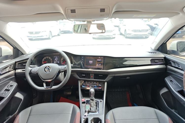 Used Volkswagen Bora 2021 1.5L Automatic Elite Smart Connect Edition Center Console