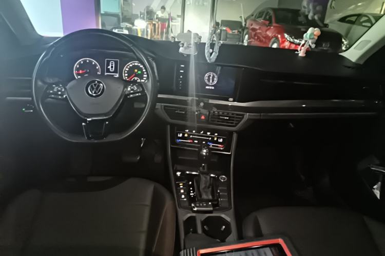Used Volkswagen Bora 2021 1.5L Automatic Elite Smart Connect Edition Center Console