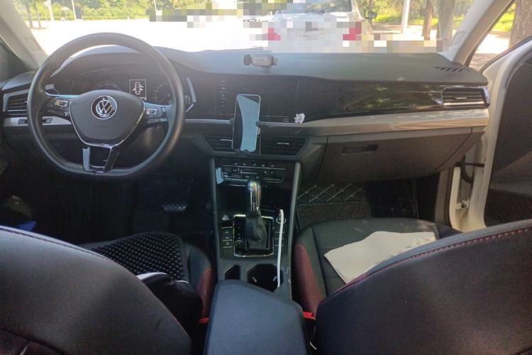 Used Volkswagen Bora 2021 1.5L Automatic Elite Smart Connect Edition Center Console