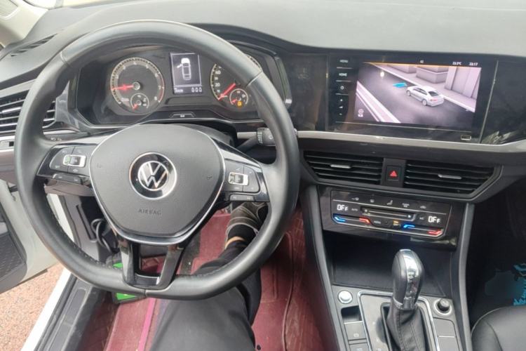 Used Volkswagen Bora 2021 1.5L Automatic Elite Smart Connect Edition Center Console