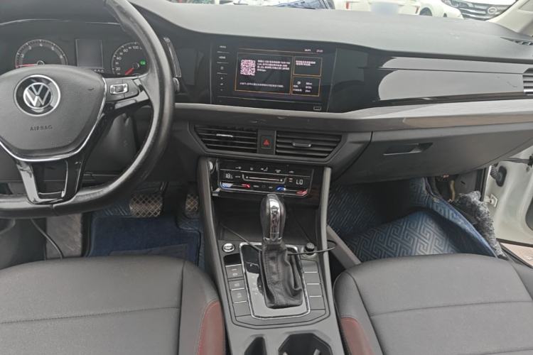 Used Volkswagen Bora 2021 1.5L Automatic Elite Smart Connect Edition Center Console