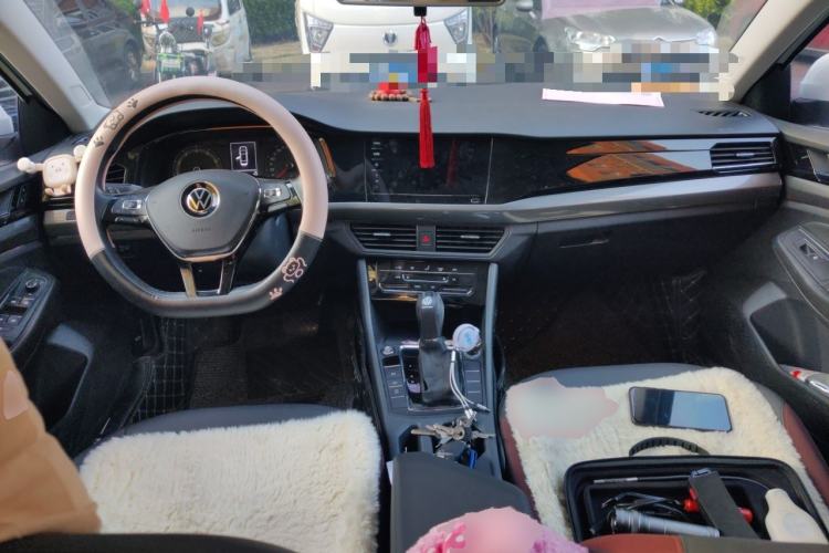 Used Volkswagen Bora 2021 1.5L Automatic Elite Smart Connect Edition Center Console