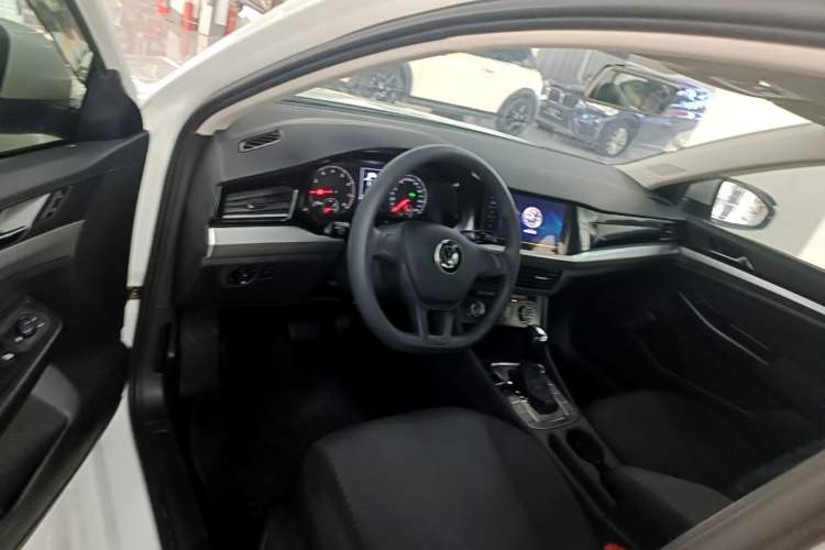 Used Volkswagen Bora 2021 1.5L Automatic Fashionable Smart Connectivity Version Center Console