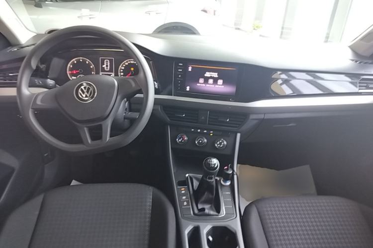 Used Volkswagen Bora 2021 1.5L Manual Fashion Smart Connect Edition Center Console