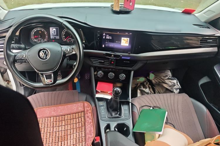 Used Volkswagen Bora 2021 1.5L Manual Comfort Smart Connect Edition Center Console