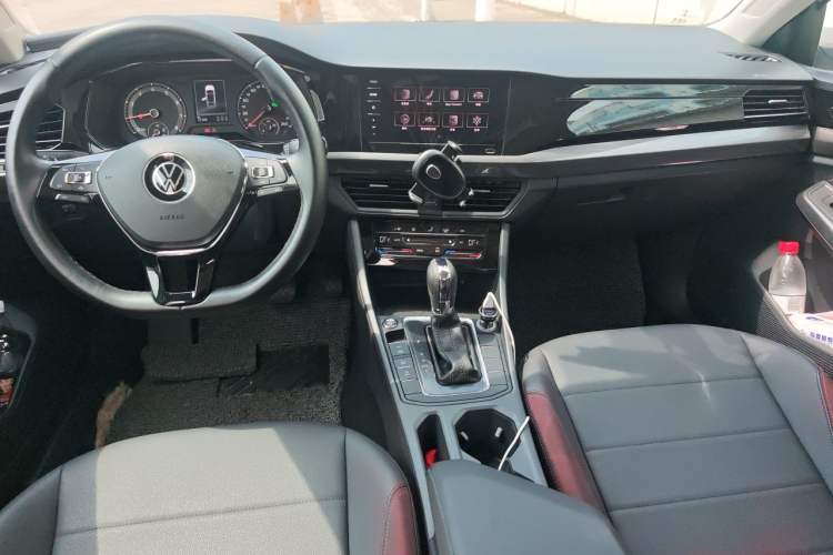 Used Volkswagen Bora 2021 1.5L Automatic Elite Smart Connect Edition Center Console