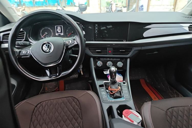 Used Volkswagen Bora 2021 1.5L Automatic Comfort Smart Connect Edition Center Console