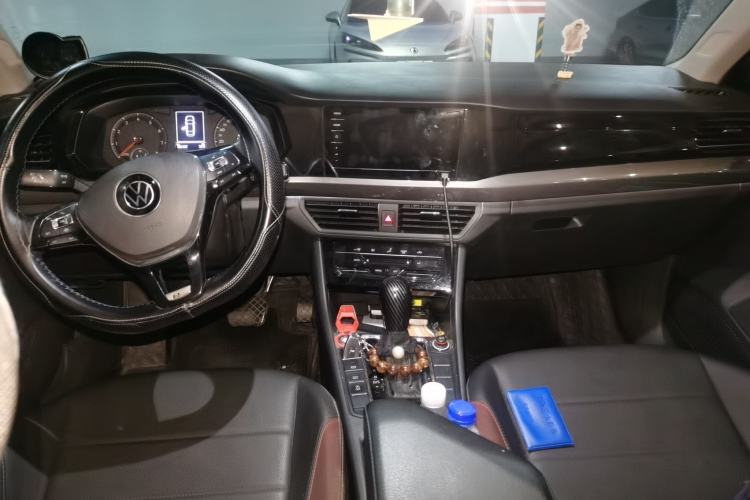 Used Volkswagen Bora 2021 1.5L Automatic Elite Smart Connect Edition Center Console