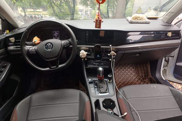 Used Volkswagen Bora 2021 1.5L Automatic Comfort Smart Connect Edition Center Console