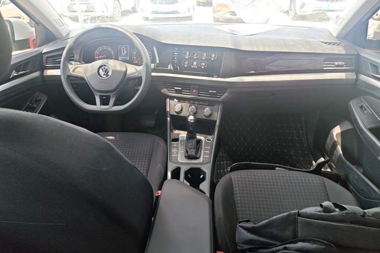 Used Volkswagen Bora 2021 1.5L Automatic Fashionable Smart Connectivity Version Center Console