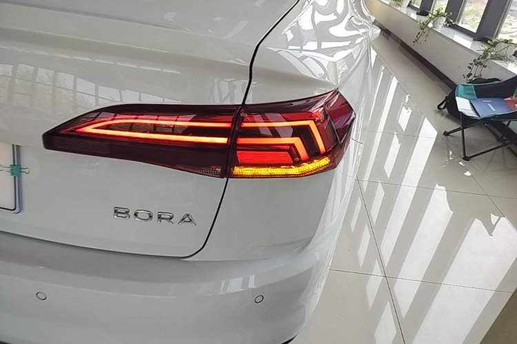 Used Volkswagen Bora 2021 1.5L Manual Fashion Smart Connect Edition Exterior 3
