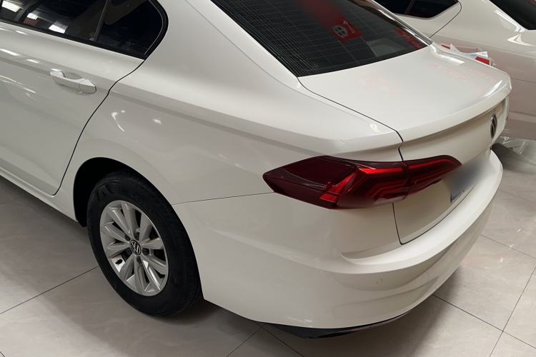 Used Volkswagen Bora 2021 1.5L Manual Fashion Smart Connect Edition Exterior 5