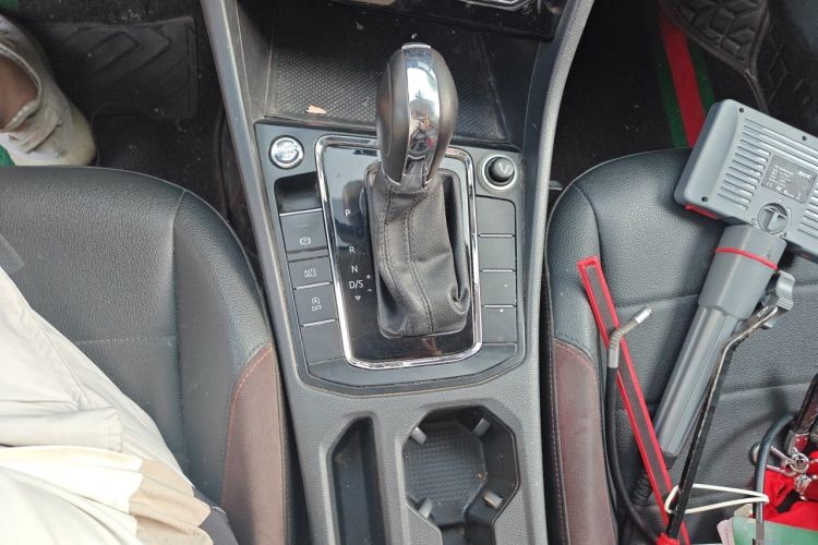Used Volkswagen Bora 2021 1.5L Automatic Elite Smart Connect Edition Gear Lever