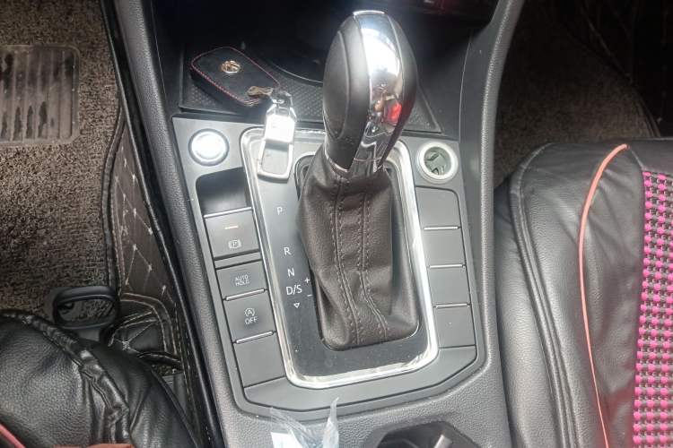Used Volkswagen Bora 2021 1.5L Automatic Elite Smart Connect Edition Gear Lever