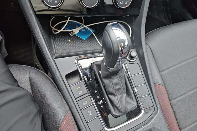 Used Volkswagen Bora 2021 1.5L Automatic Comfort Smart Connect Edition Gear Lever