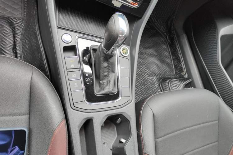 Used Volkswagen Bora 2021 1.5L Automatic Elite Smart Connect Edition Gear Lever