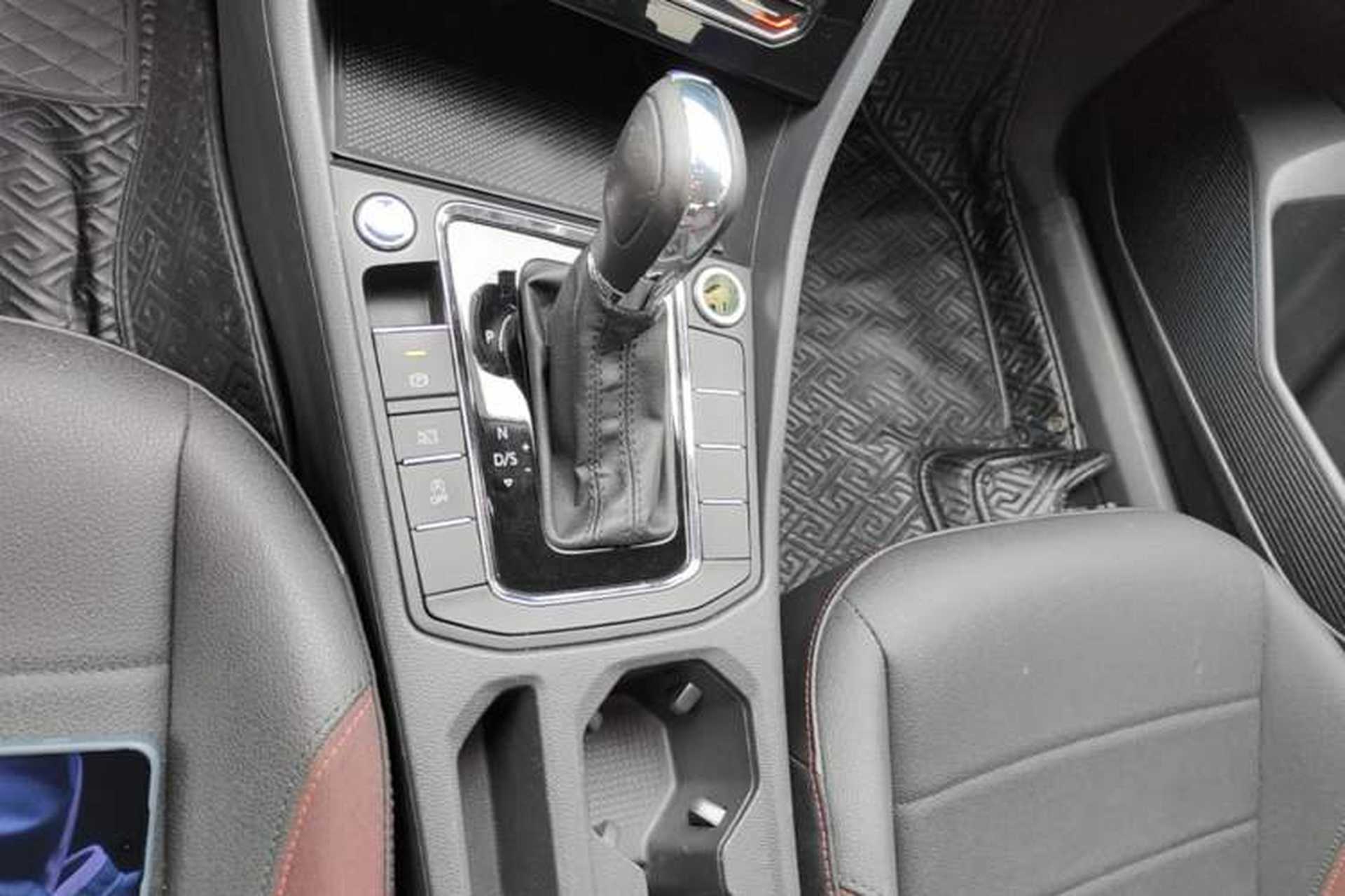 Used Volkswagen Bora 2021 1.5L Automatic Elite Smart Connect Edition Gear Lever