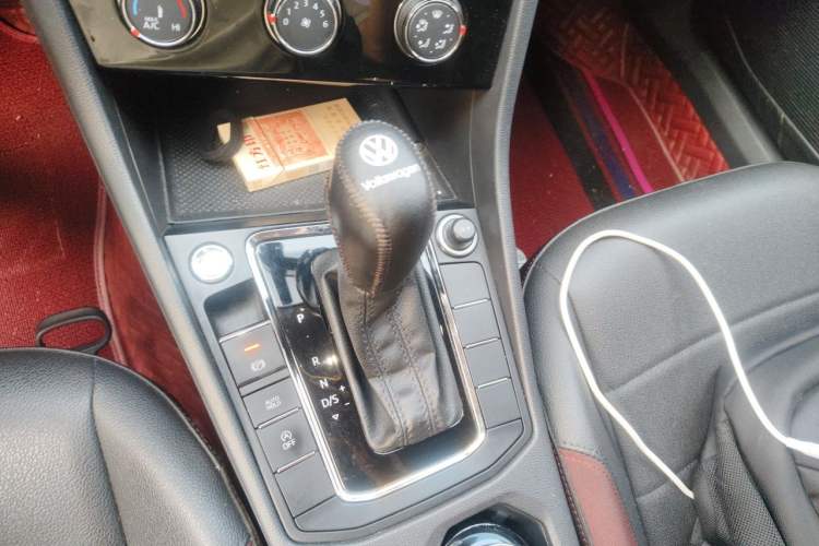 Used Volkswagen Bora 2021 1.5L Automatic Elite Smart Connect Edition Gear Lever